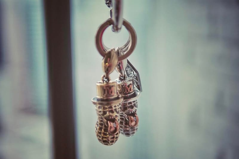 余文樂曝光 MADNESS x Peanuts & Co. 聯名吊墜