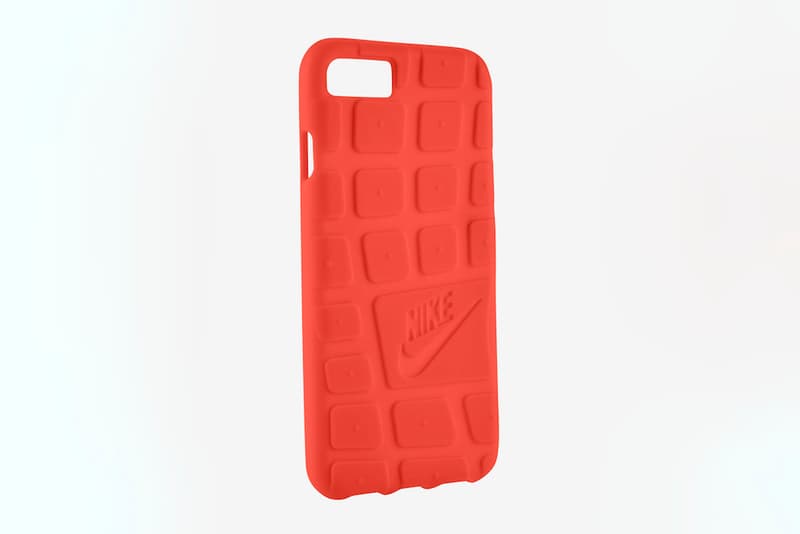 Nike 推出經典「外底」iPhone Case 系列