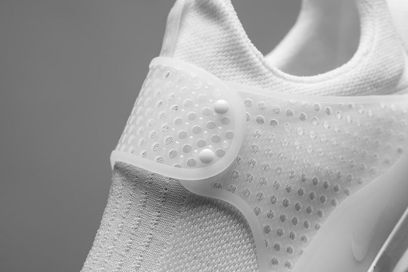 近賞 Nike Sock Dart KJCRD 全新配色設計「Triple White」