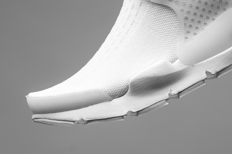 近賞 Nike Sock Dart KJCRD 全新配色設計「Triple White」