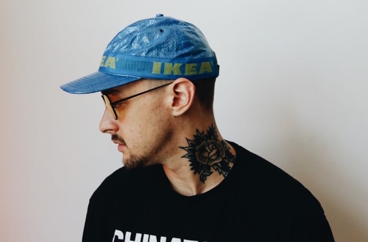 PLEASURES 與 Chinatown Market 打造 IKEA FRAKTA 帽款