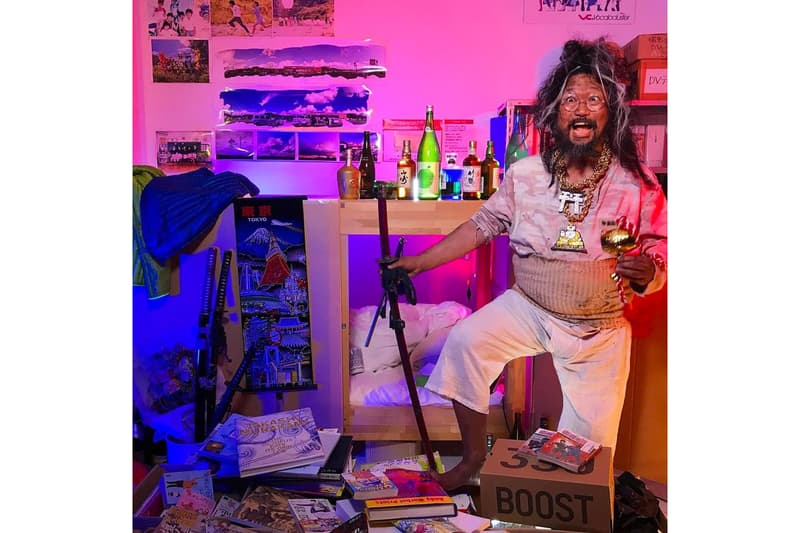 村上隆打造拖鞋版 YEEZY BOOST 350 V2