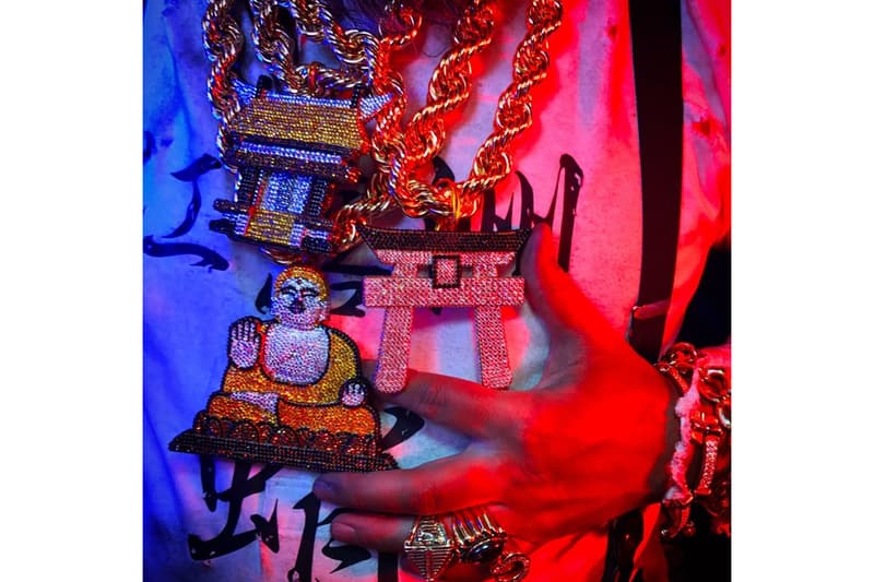 村上隆打造拖鞋版 YEEZY BOOST 350 V2