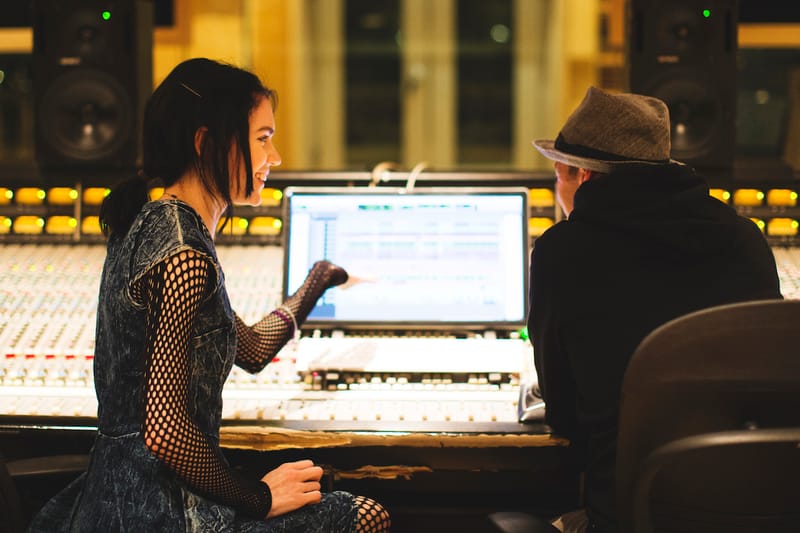 Luke Wood x Grimes 音樂對談 Part I : 錄音室中的潛意識之旅