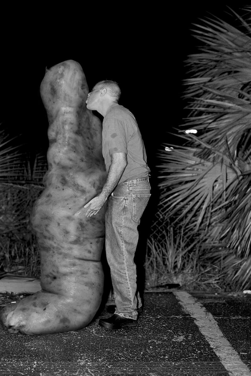 東京 DIESEL ART GALLERY 舉辦怪奇裸露攝影展「NO JOKE」