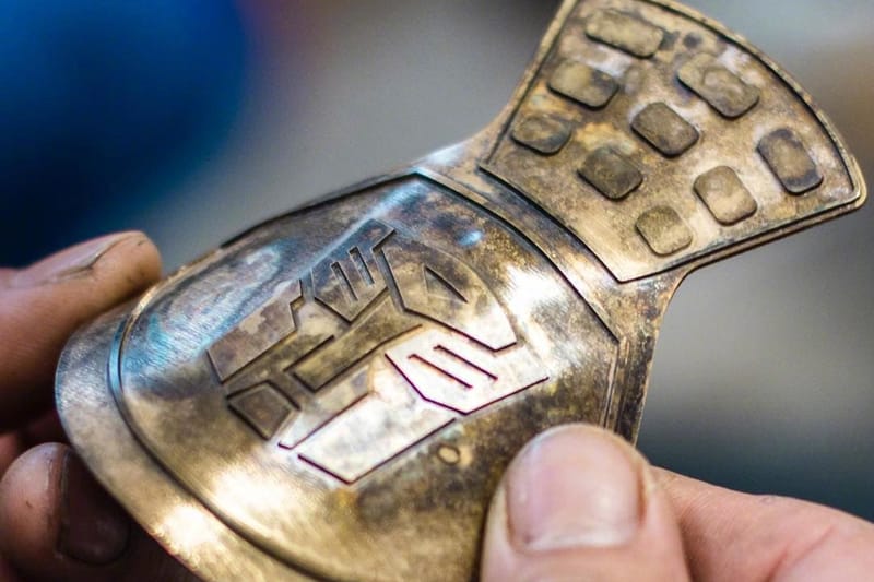 The Shoe Surgeon 打造 Air Jordan 4「Transformers」客製版本