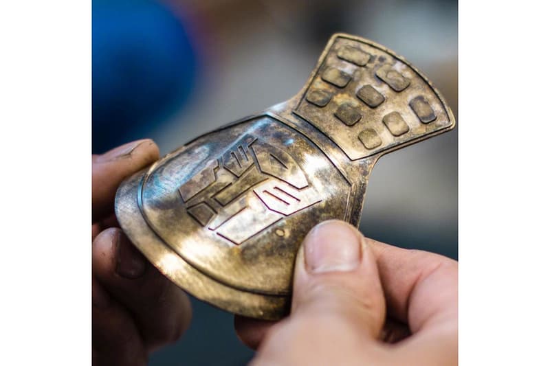 The Shoe Surgeon 打造 Air Jordan 4「Transformers」客製版本