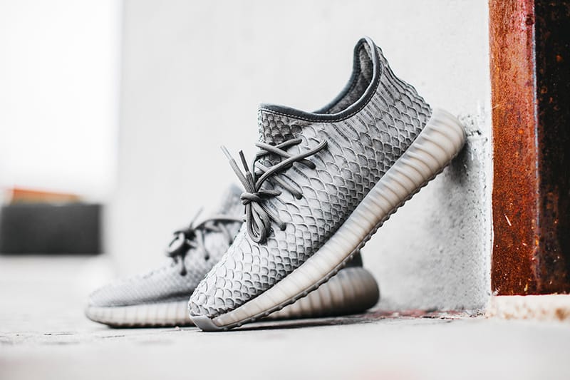 The Shoe Surgeon 打造蟒蛇皮定製版 YEEZY BOOST 350 V2