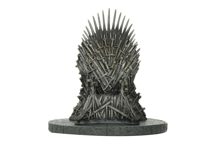 粉丝自製《权力的游戏》鐵王座手机充電座