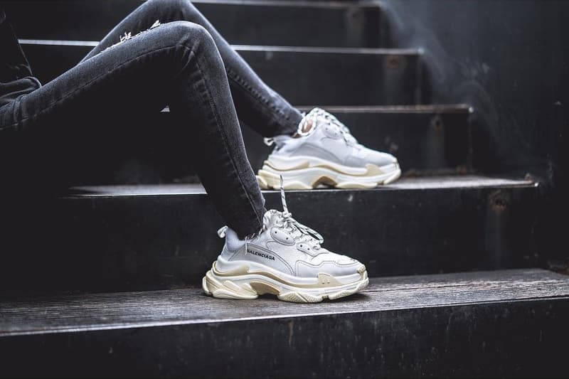 Balenciaga Triple S 復古訓練鞋全新「Cream」配色上腳預覽