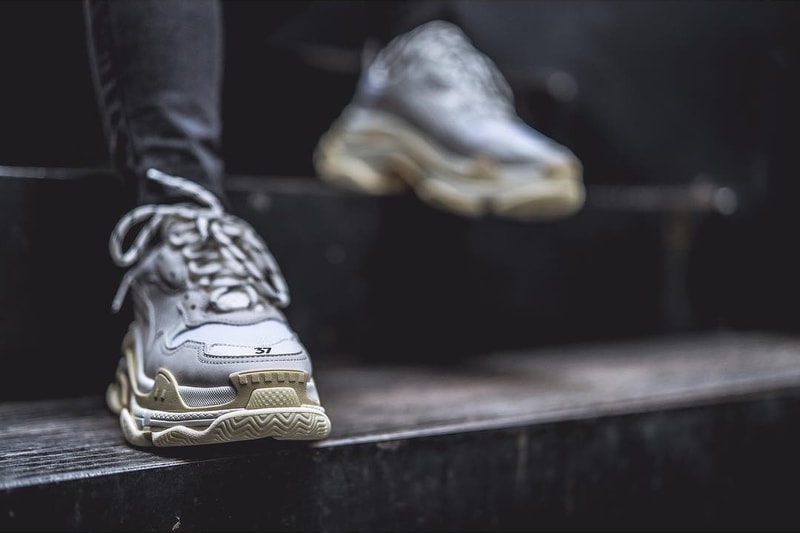 Balenciaga Triple S 復古訓練鞋全新「Cream」配色上腳預覽