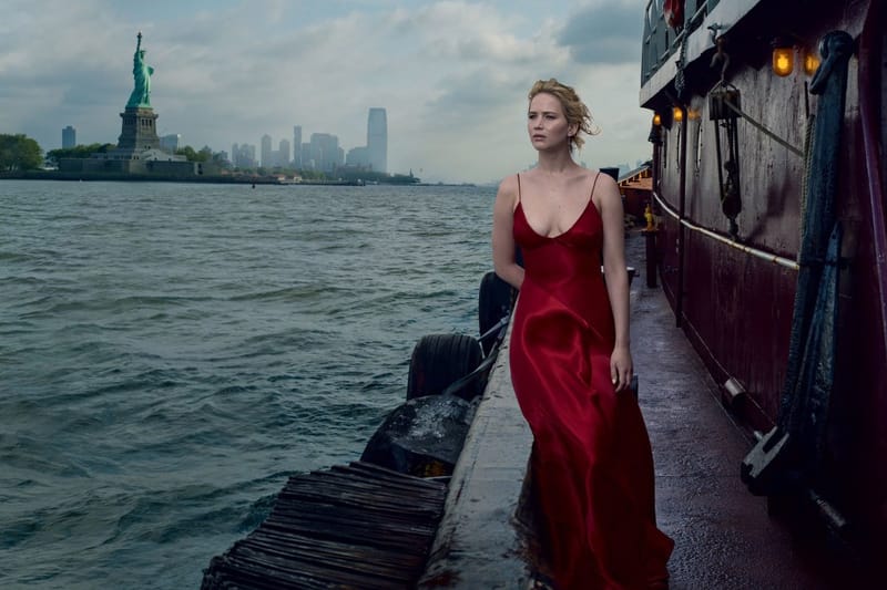 Jennifer Lawrence 以四種造型登上《VOGUE》九月刊封面