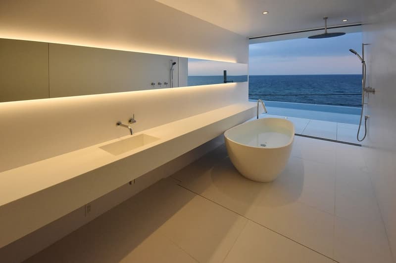 走進位於日本江之島電鐵線旁的「無菌」海景屋