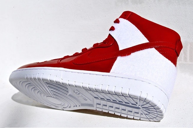 Supreme x Nike Dunk High Christmas Unreleased Closer Look