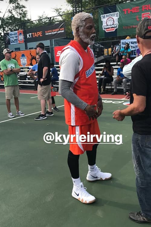 Kyrie Irving 於《Uncle Drew Movie》拍攝現場着用神秘鞋款