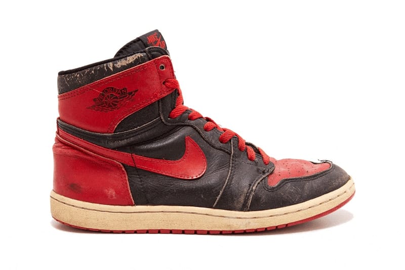 藝術家 Dave White 曬出 20 年前創作的 Air Jordan 1「Bred」神秘塗鴉版本