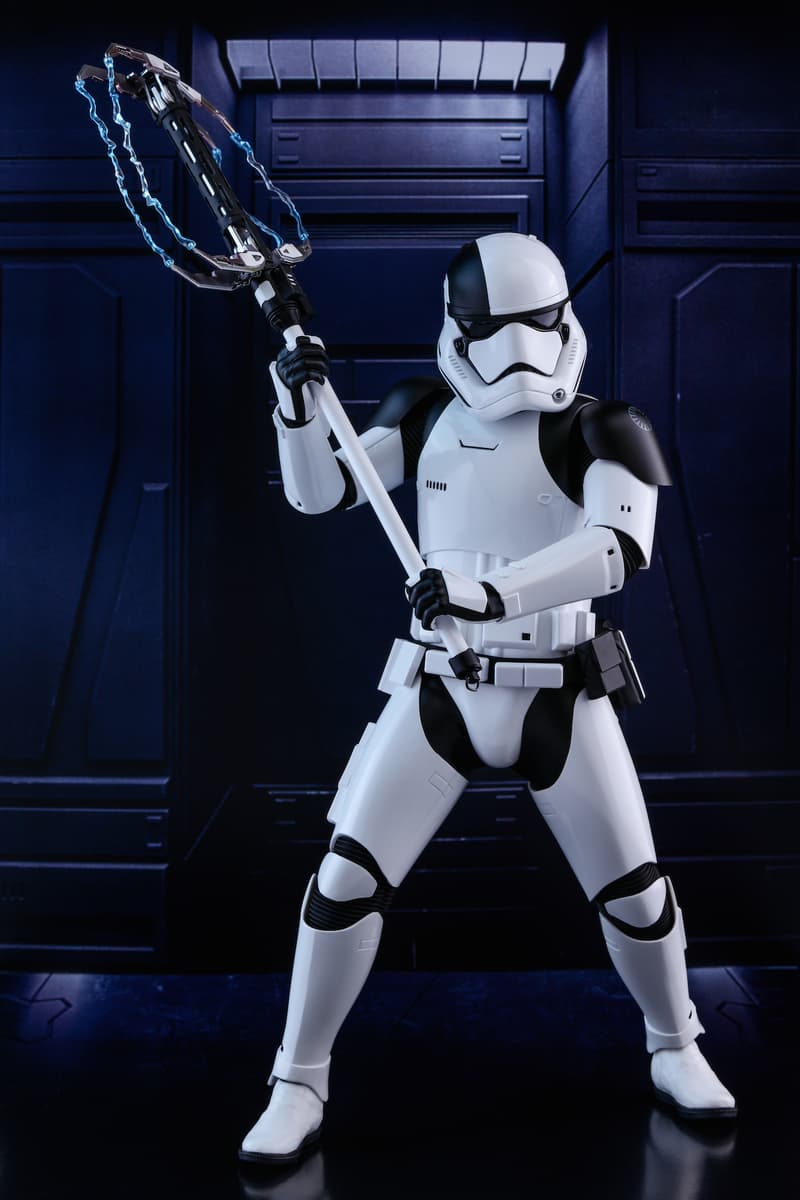 Toys"R"Us 獨佔 Hot Toys《星球大戰: 最後的絕地武士》Executioner Trooper 1:6 比例珍藏人偶