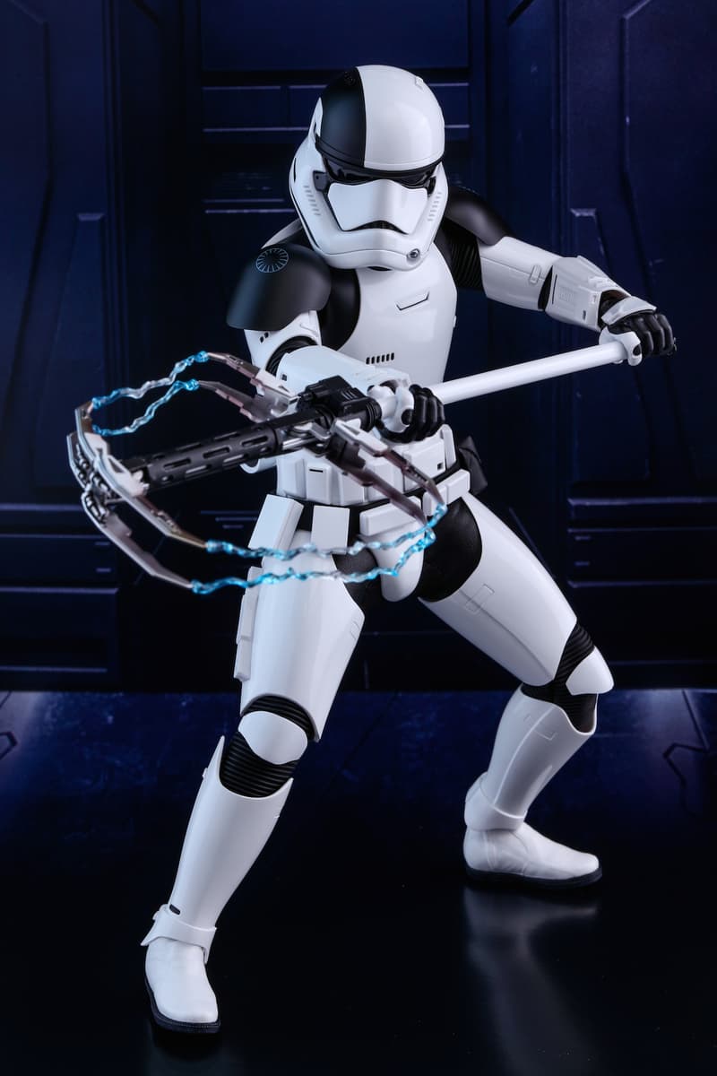 Toys"R"Us 獨佔 Hot Toys《星球大戰: 最後的絕地武士》Executioner Trooper 1:6 比例珍藏人偶