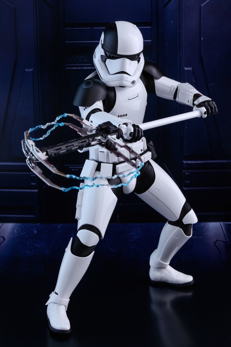 Toys"R"Us 獨佔 Hot Toys《星球大戰: 最後的絕地武士》Executioner Trooper 1:6 比例珍藏人偶