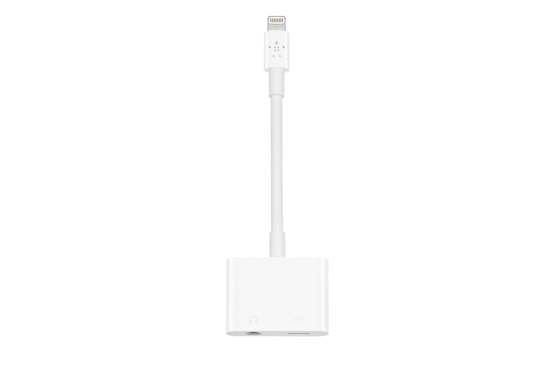 Apple 官方發售具備 Lightning 及 3.5mm 耳機接口的連接器
