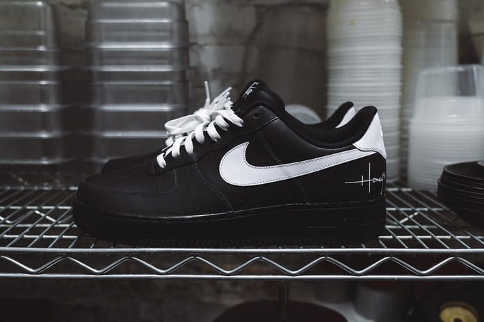 Nike 為芝加哥餐廳 Honey's 員工打造專屬 Air Force 1 配色