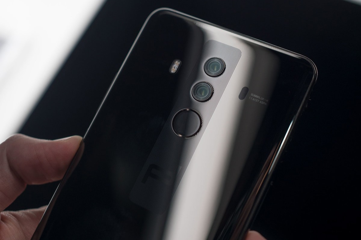 Porsche Design 攜手huawei 打造特別版mate 10 旗艦手機 Hypebeast Porsche Design 攜手huawei 打造特別版mate 10 旗艦手機 Hypebeast