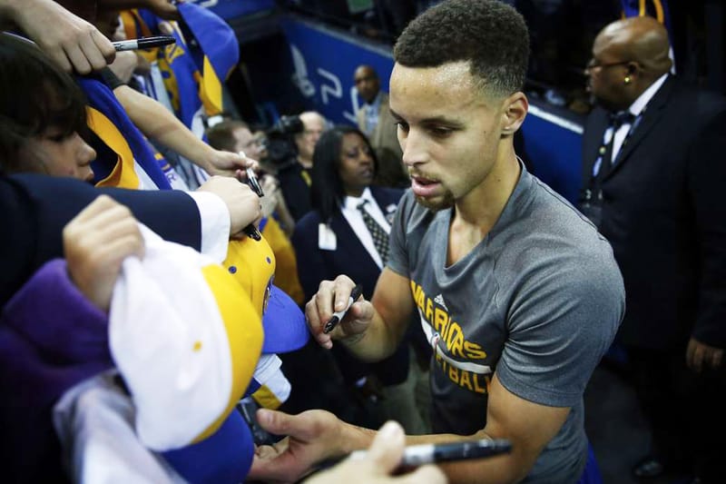 Stephen Curry 粉絲疑似遞上假鞋索取簽名
