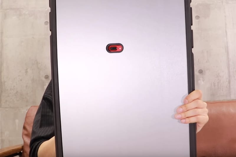 日本 YouTuber 以 38 萬日元購入世界最大的 iPhone 保護殼