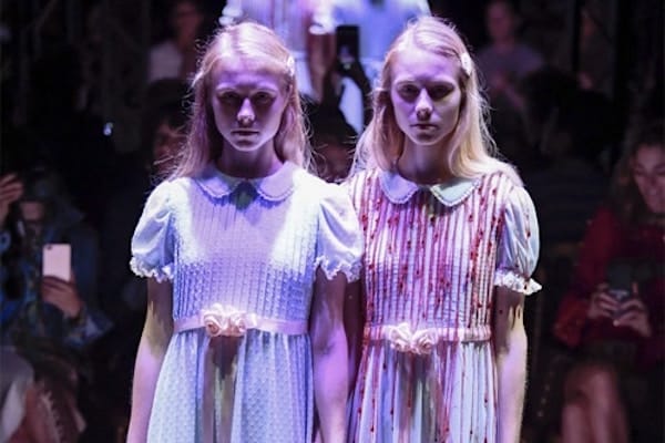 《The Shining》雙胞胎「現身」UNDERCOVER 巴黎時裝周發佈會