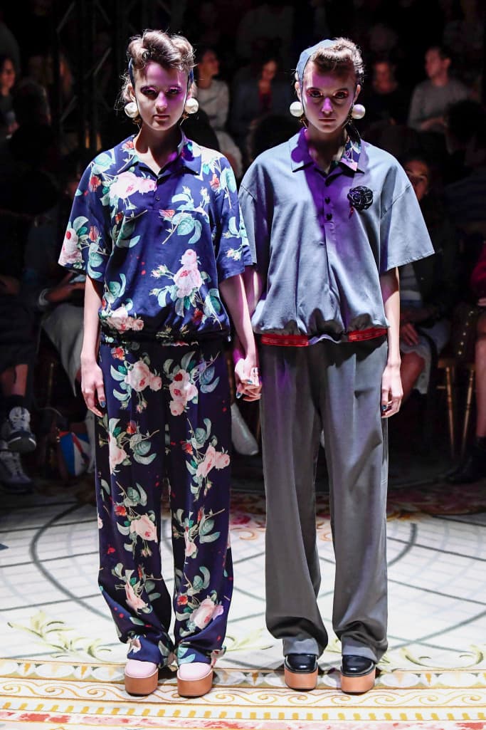 《The Shining》雙胞胎「現身」UNDERCOVER 巴黎時裝周發佈會