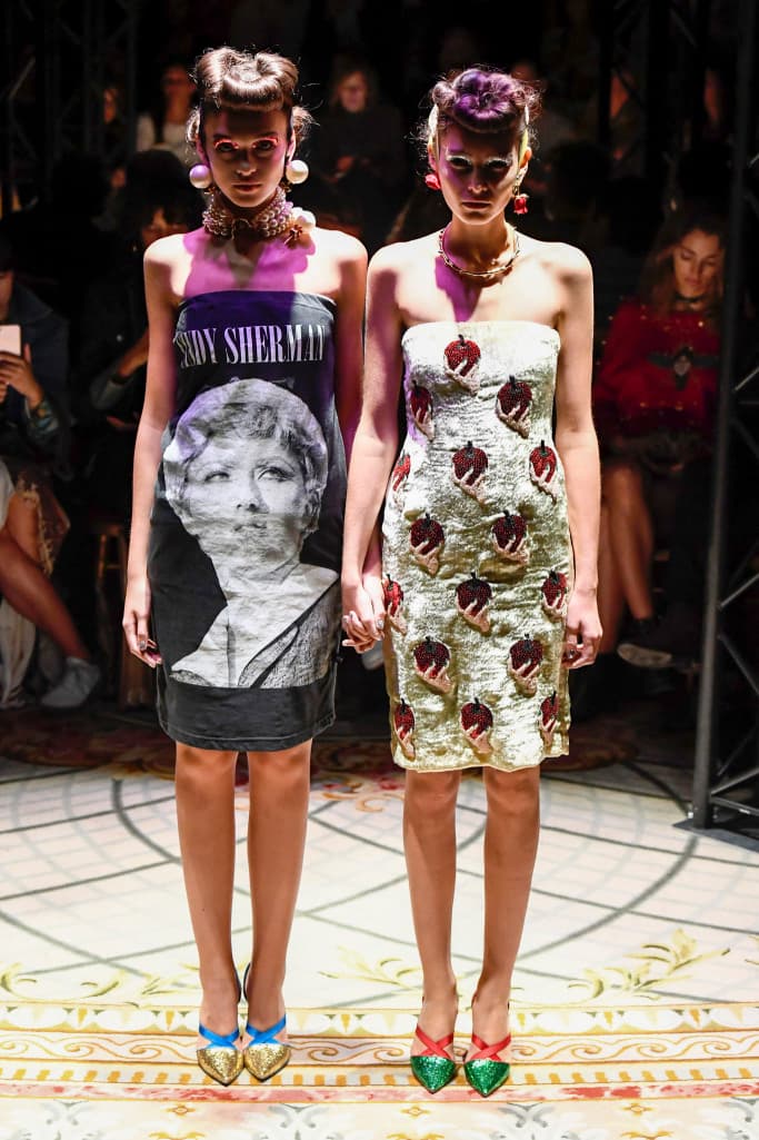 《The Shining》雙胞胎「現身」UNDERCOVER 巴黎時裝周發佈會