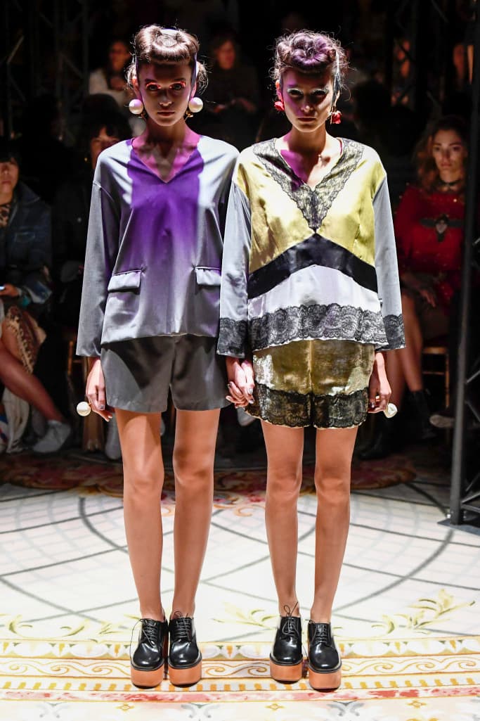 《The Shining》雙胞胎「現身」UNDERCOVER 巴黎時裝周發佈會