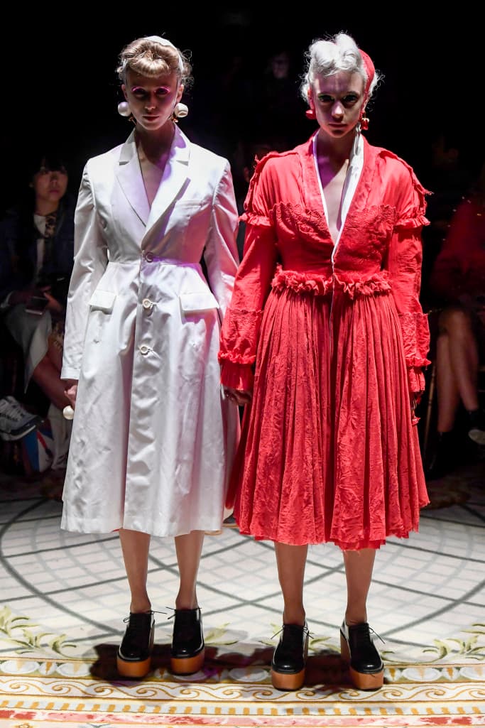 《The Shining》雙胞胎「現身」UNDERCOVER 巴黎時裝周發佈會