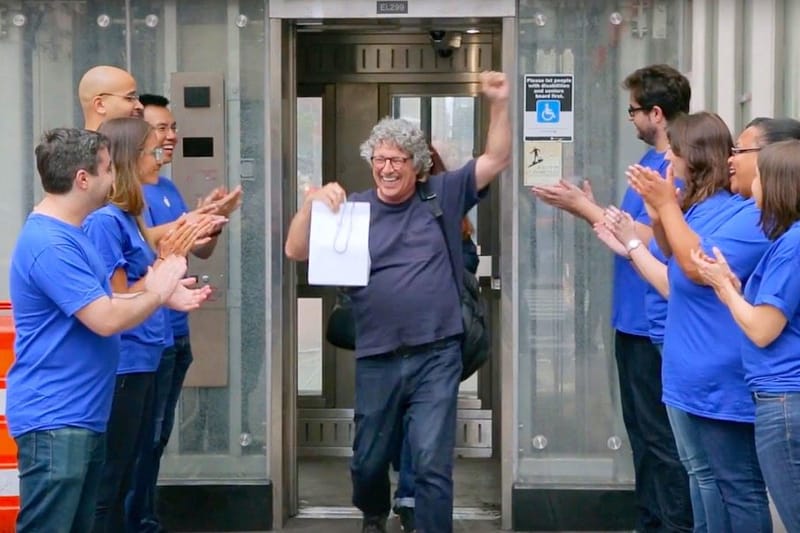 Improv Everywhere 於紐約打造冒牌 Apple Store 引發圍觀