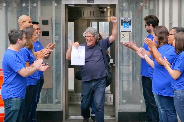 Improv Everywhere 於紐約打造冒牌 Apple Store 引發圍觀