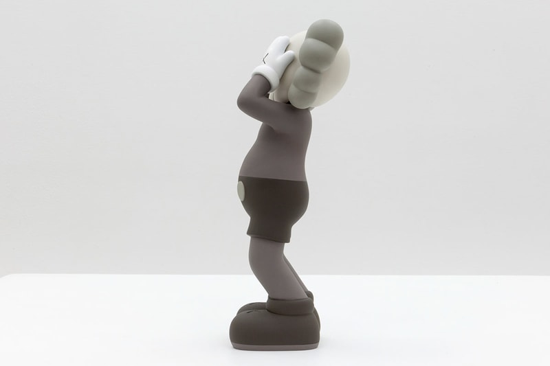 KAWS「At This Time」Companion 銅像正在拍賣當中