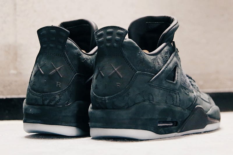 近覽 KAWS x Air Jordan 4 全新黑色版本