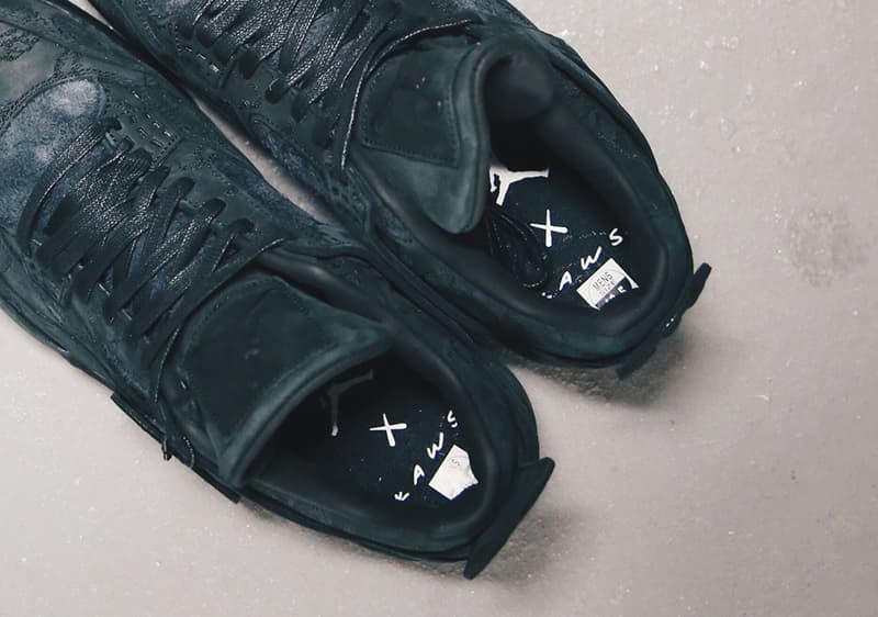 近覽 KAWS x Air Jordan 4 全新黑色版本
