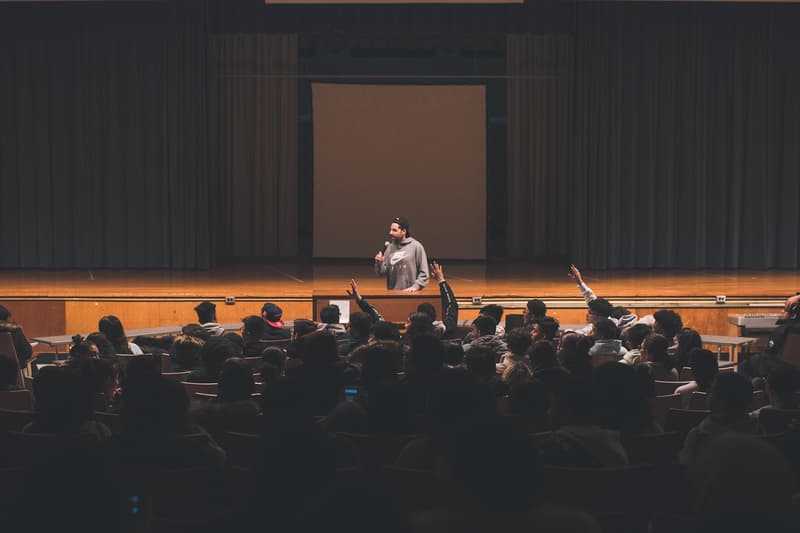 Ronnie Fieg 向高中母校贈出特別版 KITH x Nike LeBron 15 聯名鞋款