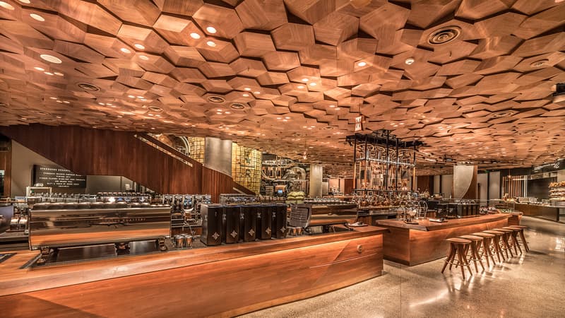 走進 Starbucks 上海甄選烘培工坊