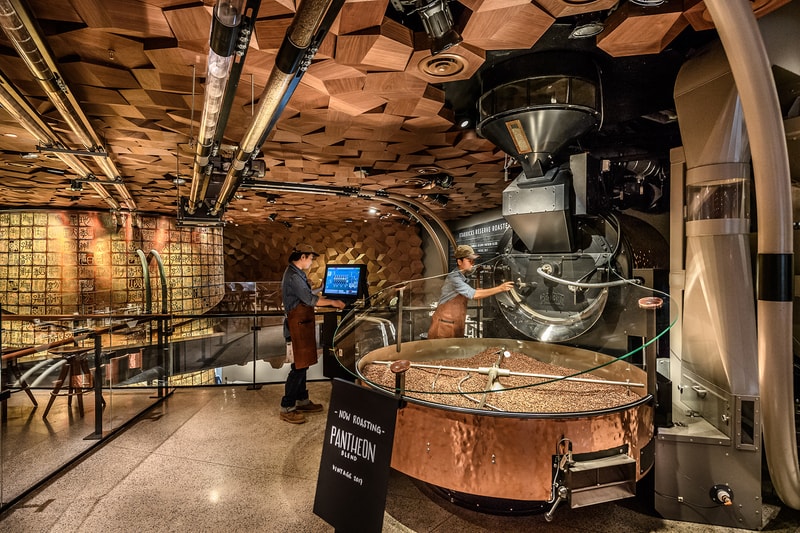 走進 Starbucks 上海甄選烘培工坊