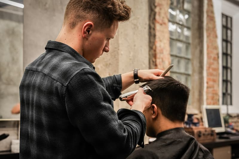 走進護理品牌 Selvedge Grooming 首間男士理髮店