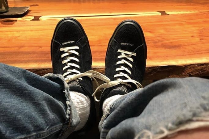 余文乐上脚演繹 MADNESS x Converse 联名 One Star 鞋款