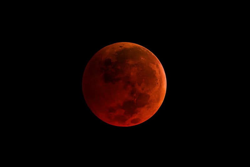 2018 首個天文奇觀「紅色超級藍月」今晚上演