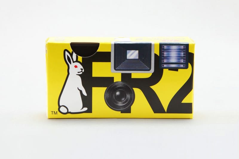 Fxxking Rabbits 携手食べルンですHi 推出「相機」造型清涼菓子
