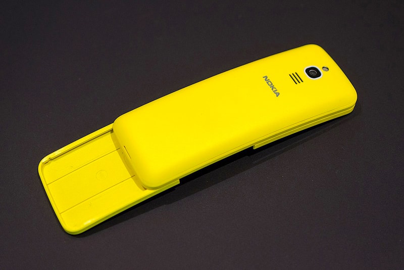 Nokia 重新復刻《The Matrix》中的經典下滑蓋手機 8110