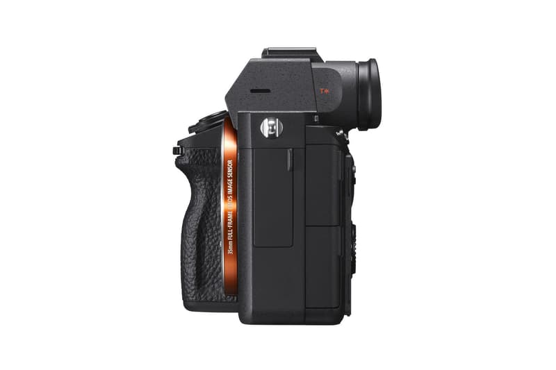 SONY 发布超长續航無反相機 A7 III