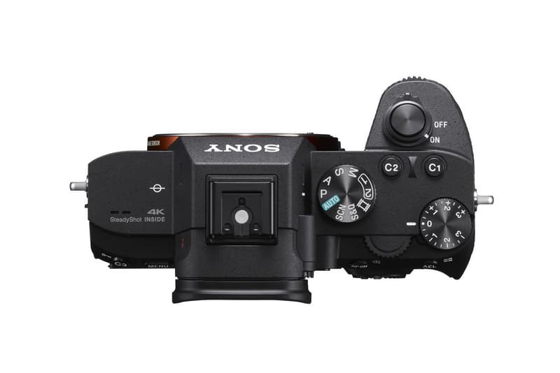 SONY 发布超长續航無反相機 A7 III