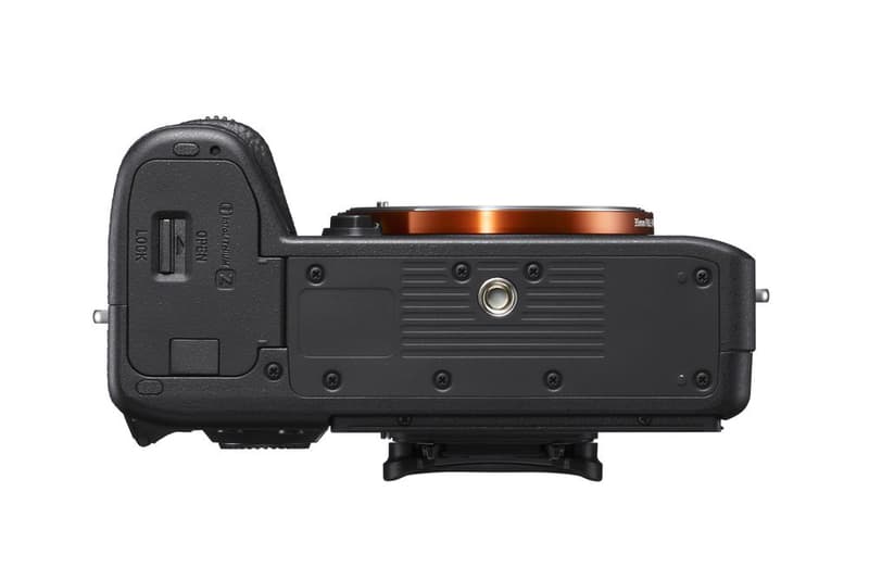 SONY 发布超长續航無反相機 A7 III
