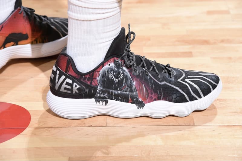 Clint Capela 着用 Nike React Hyperdunk Low「黑豹」定製鞋款亮相球場